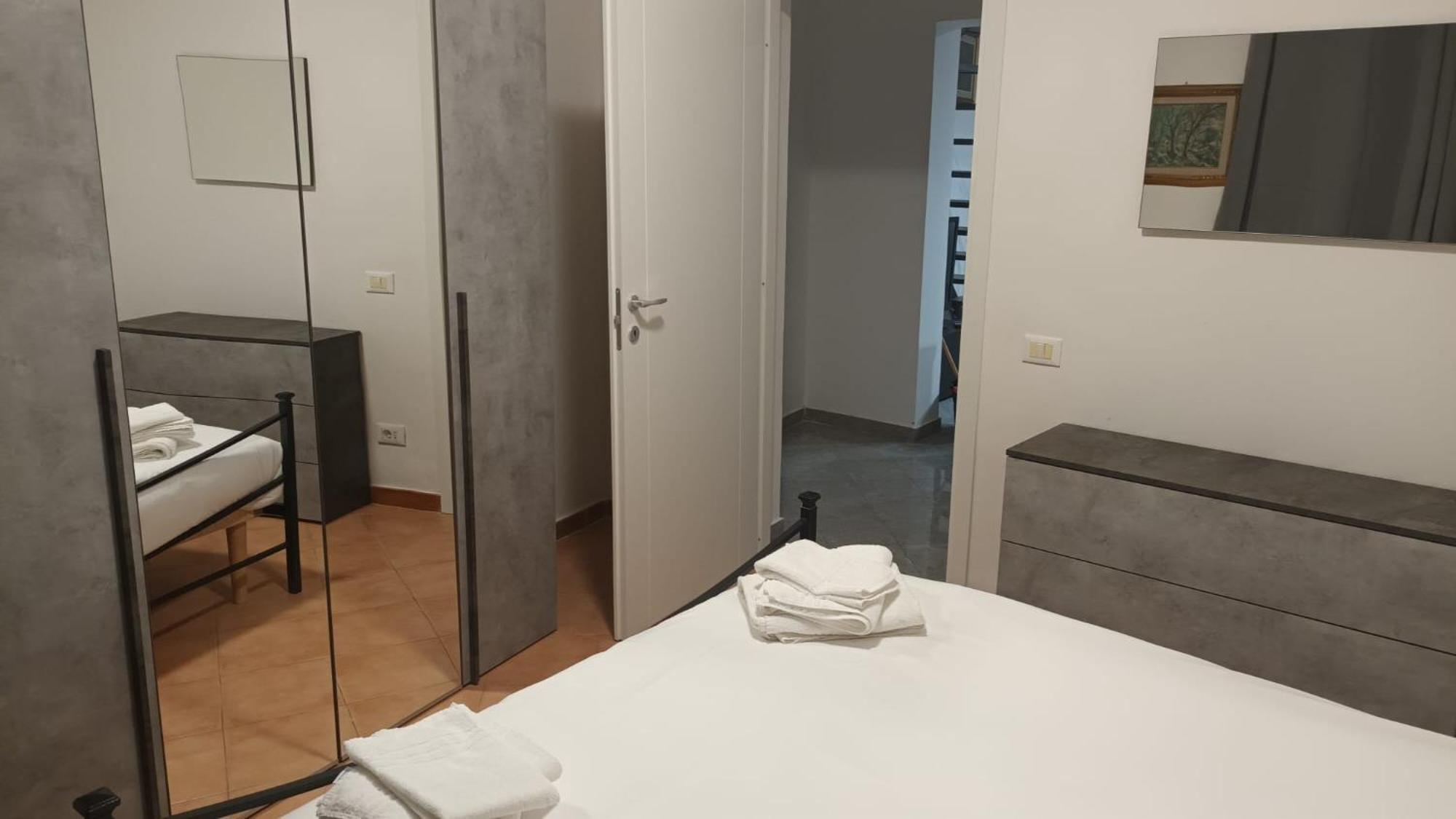 Casa N 2 Con Parcheggio Privato E Colonnina Ricarica Apartment Ливорно Екстериор снимка
